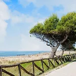 Apartamento With Side Sea View